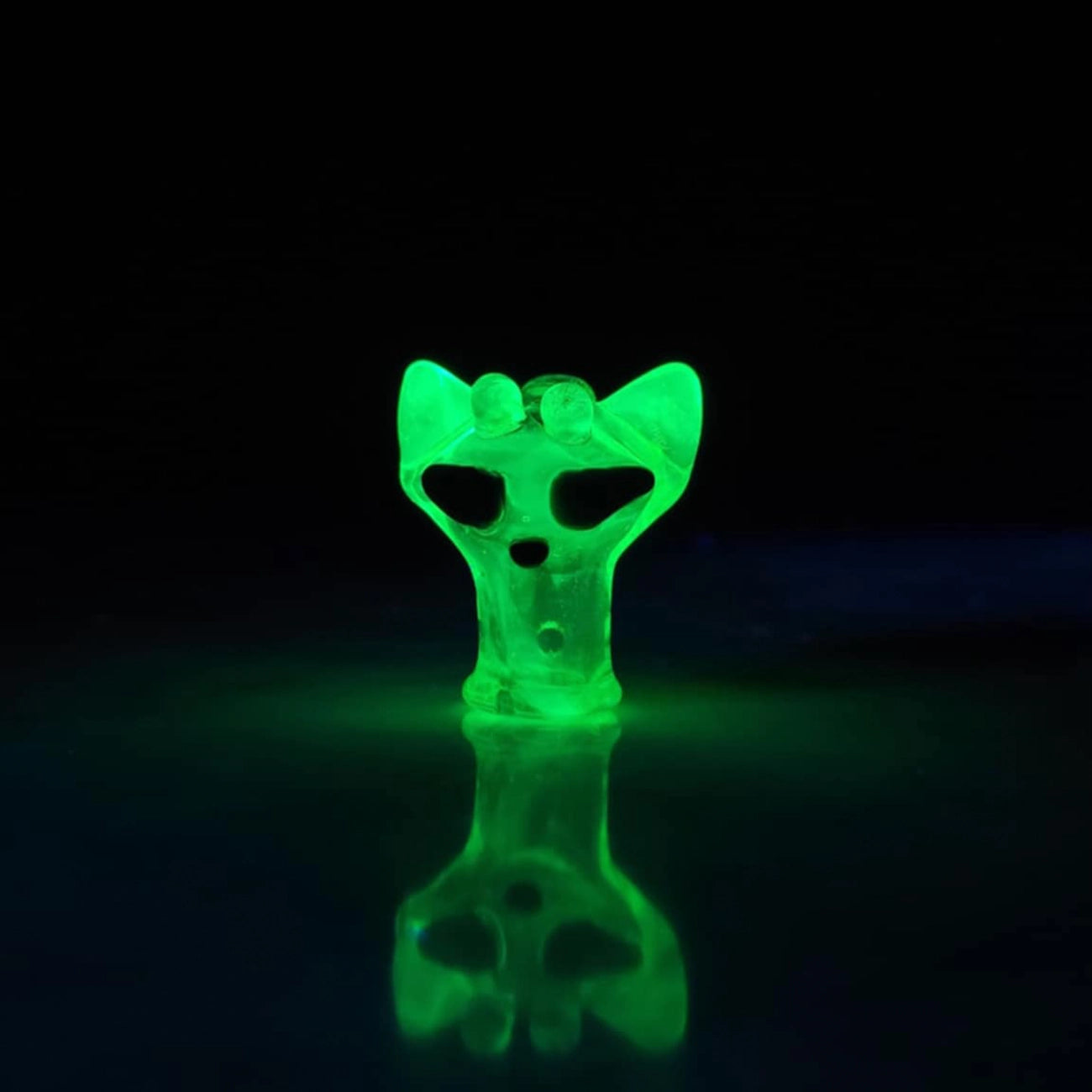 "UV Alien Kitty #2" Puffco Pivot Tip By Cici Kitty Glass