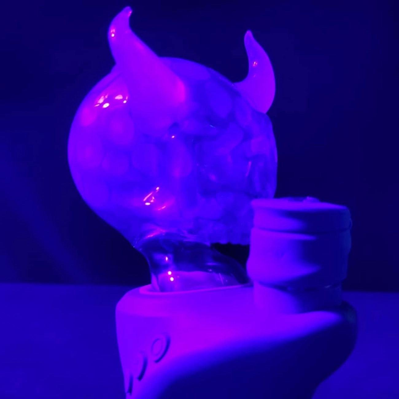 "UV Plum Skull" Focus.V Attachment By Sweeny Glass