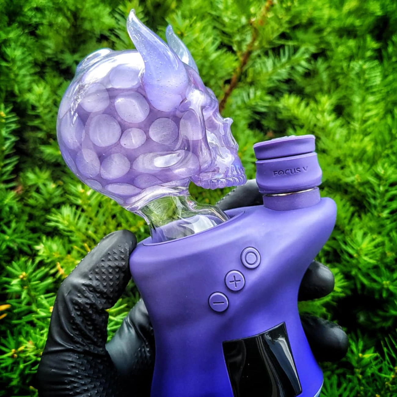 "UV Plum Skull" Focus.V Attachment By Sweeny Glass