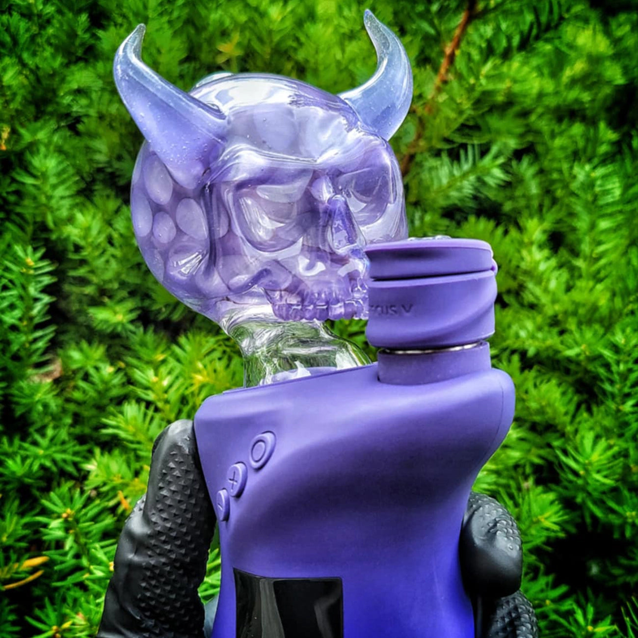 "UV Plum Skull" Focus.V Attachment By Sweeny Glass